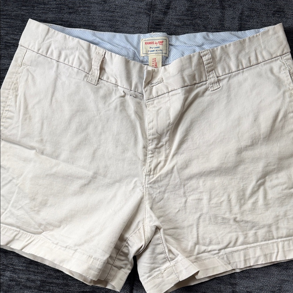 GAP women’s Khaki Flat Front Shorts